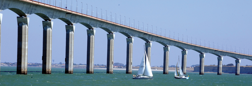 Pont de l'Île de Ré en Charente Maritime